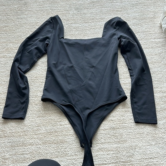 Aritzia Bodysuit Size L - Picture 6 of 6